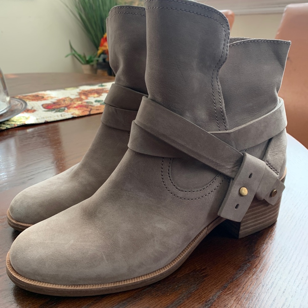 Ugg Elora Ankle Boots